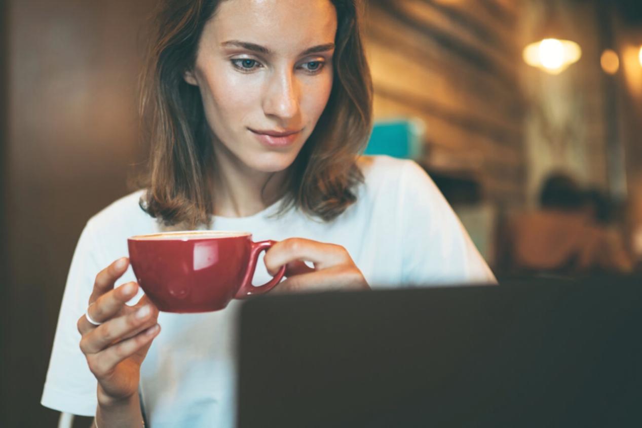 Deelnemers aan een financiële workshop bij QravDusk